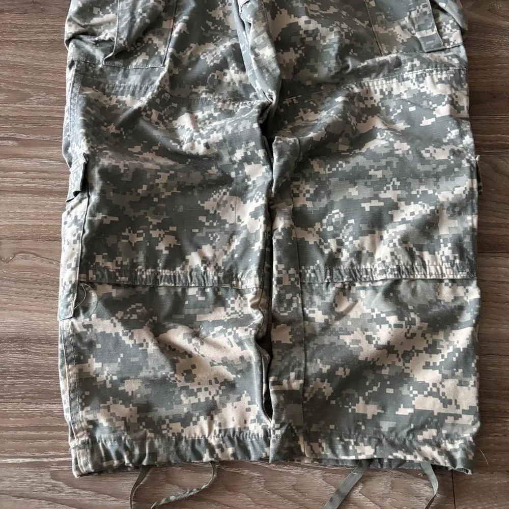 Vintage Y2K/2000s Military Camo Streetwear Cargo Pants! 29x29